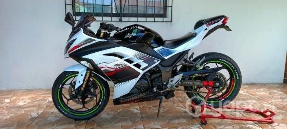 Kawasaki ninja 300