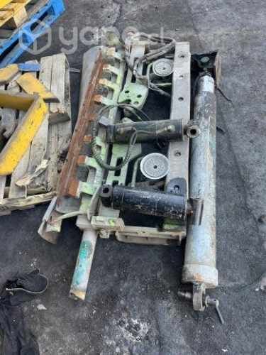 Levanta contenedor de basura