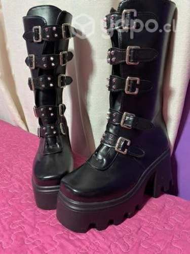 Botas altas tipo demonias