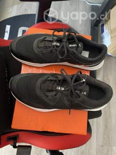 Zapatillas running semi nuevas Nike