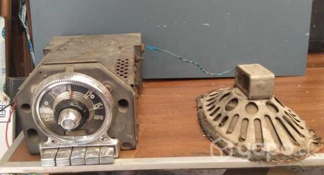 Radio y parlante camioneta Ford 1956 F 100