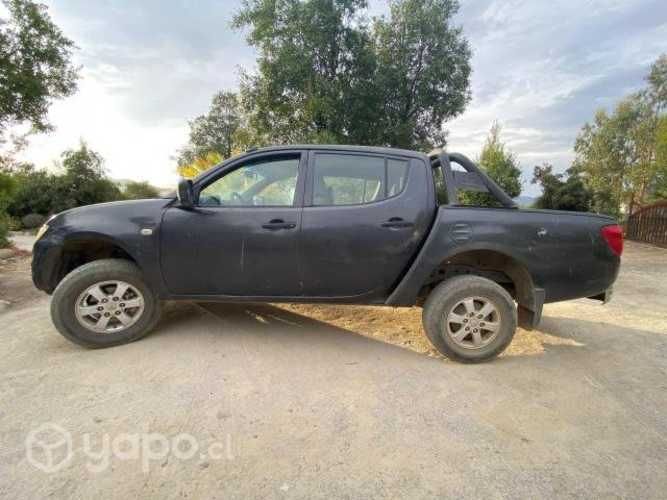 Mitsubishi l200 2013