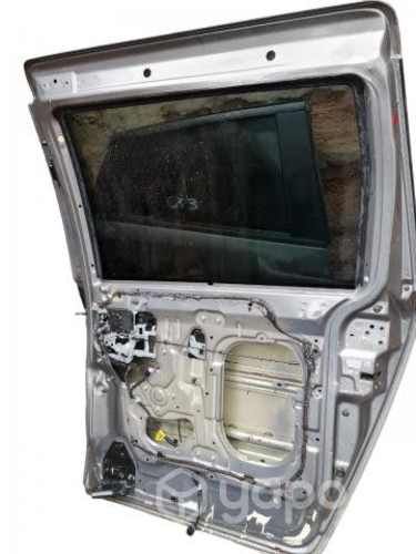 Puerta trasera derecha kia carnival 2013