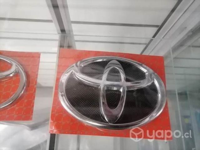Único logo delantero Toyota corolla