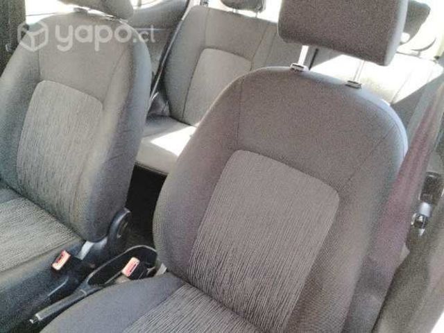 Auto económico y firme