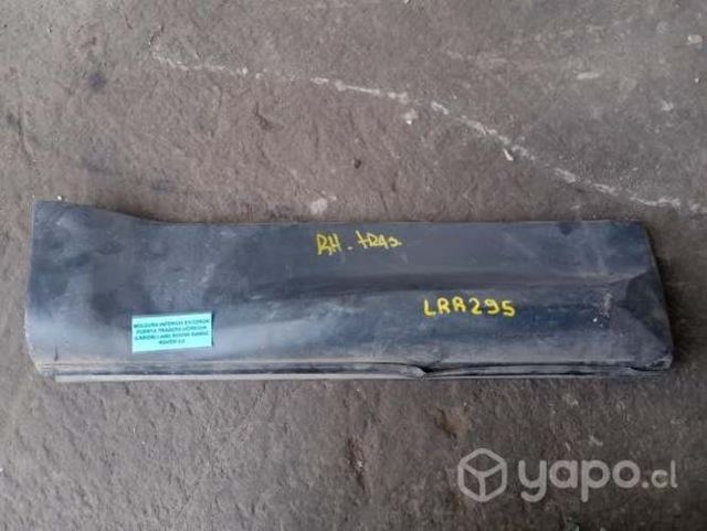 Moldura Inf Ext pta tras der (LRR295) Rover Range