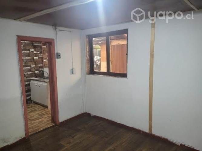 Arriendo pieza interior para mujer sola