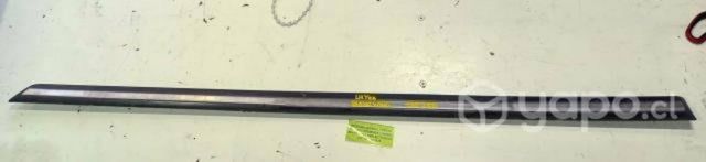 Moldura Central Puerta Trasera Izq Ssangyong New A