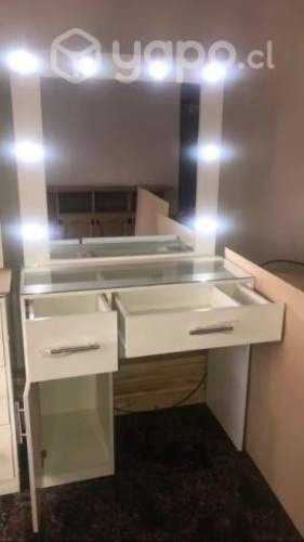 Espejos hermosos y camas