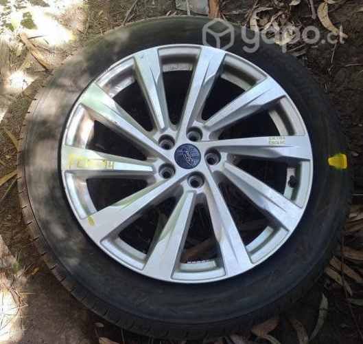 Llanta Aluminio Detalle Con Neumático Ford Escape