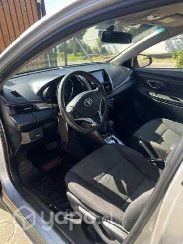 Toyota yaris automático 2016