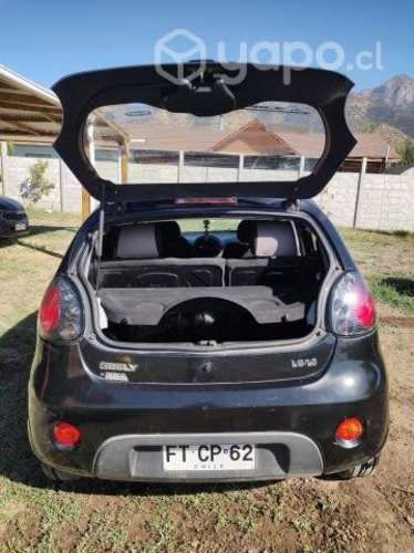 Se vende auto geely