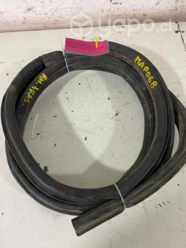 Goma carroceria pta tras der (MAP068) Mahindra Pik