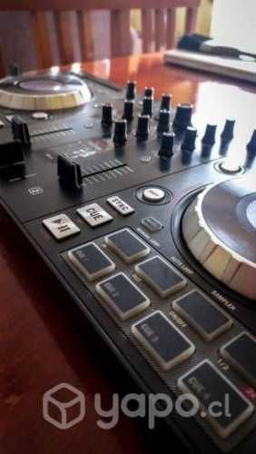 Controladora NUMARK MIXTRACK PLATINUM