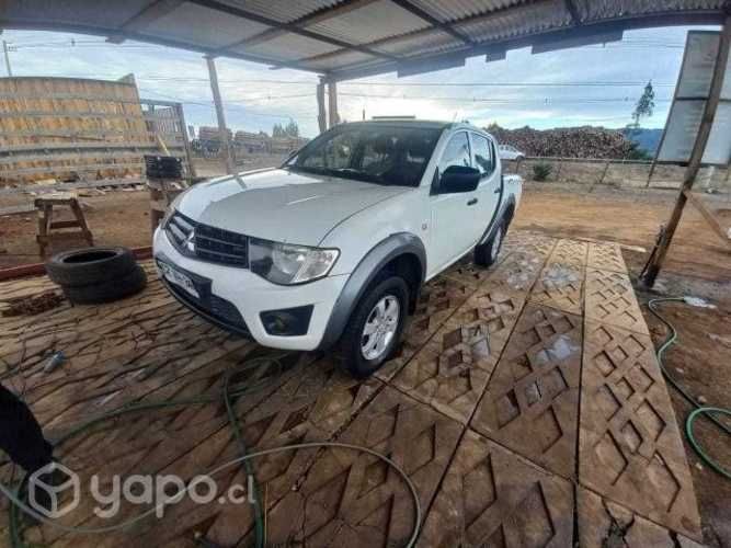 Mitsubishi l200 2011