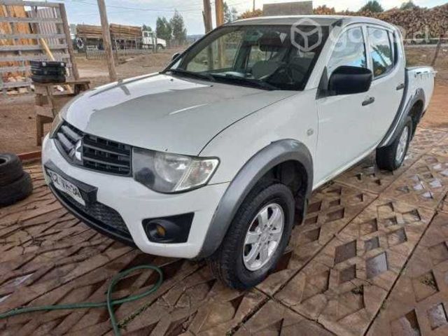 Mitsubishi l200 2011