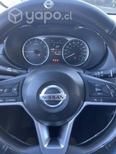 NISSAN VERSA, año 2022