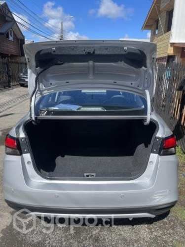 NISSAN VERSA, año 2022