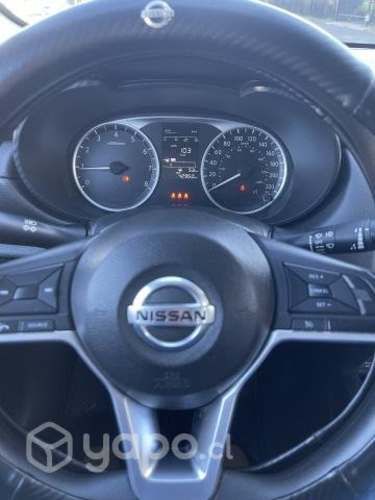 NISSAN VERSA, año 2022