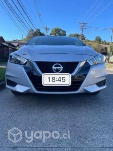 NISSAN VERSA, año 2022