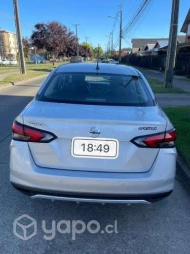 NISSAN VERSA, año 2022