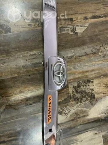 Bisel maleta Toyota 4 runner año 2005/2009