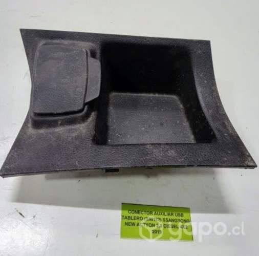 Conector Auxiliar USB Tablero (SNI182) Ssangyong N
