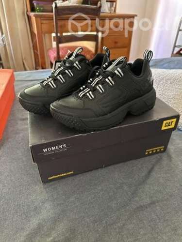 Zapatillas nuevas con etiqueta CAT