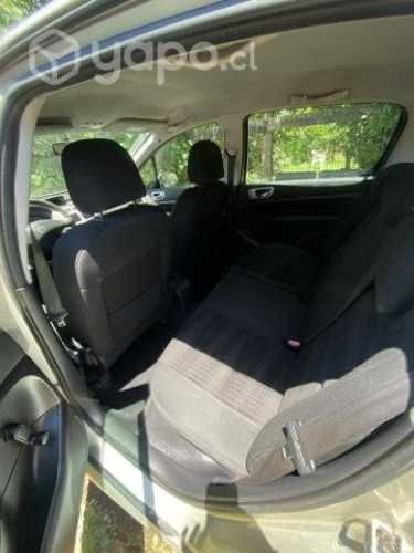 Auto Peugeot automático