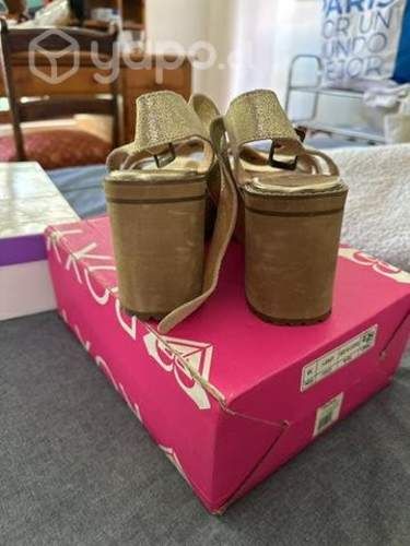 Sandalias americano o