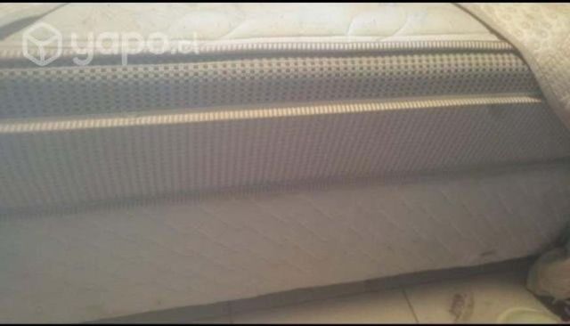 Impecable cama de dos plazas completa