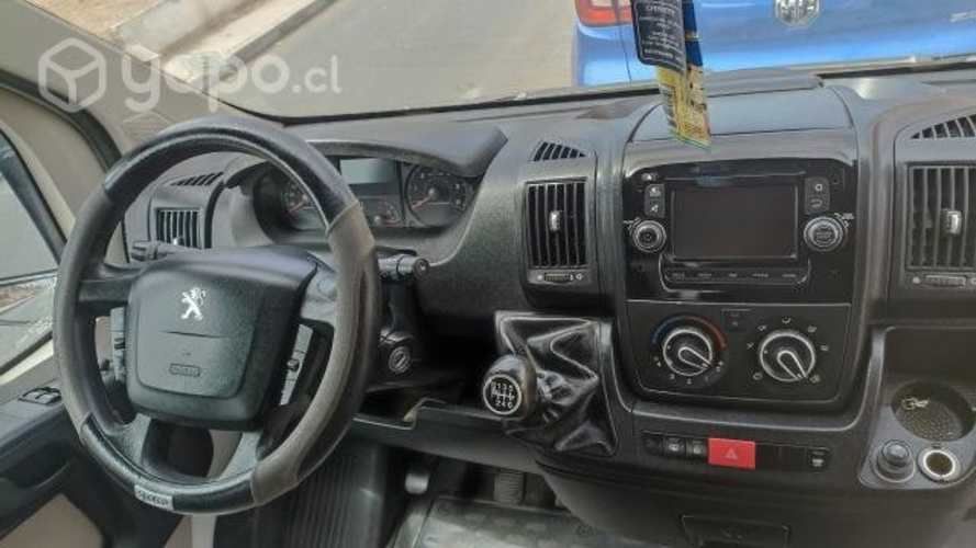 Se vende Peugeot boxer doble cabina
