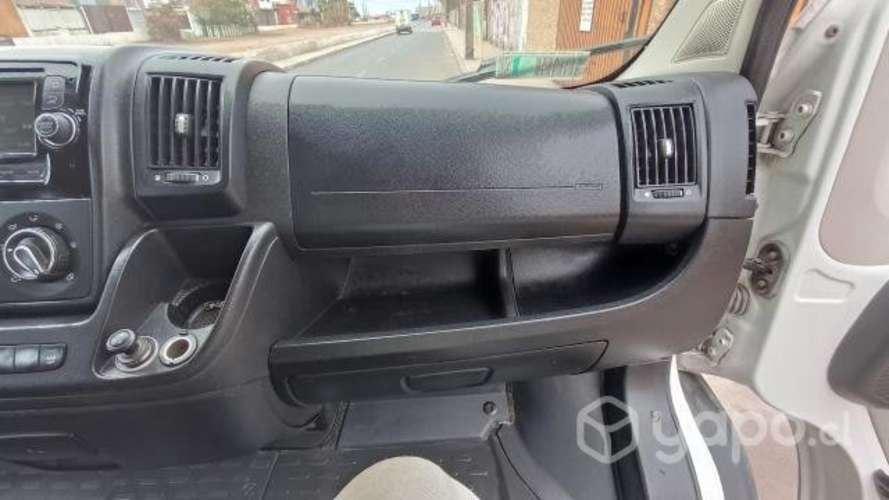 Se vende Peugeot boxer doble cabina