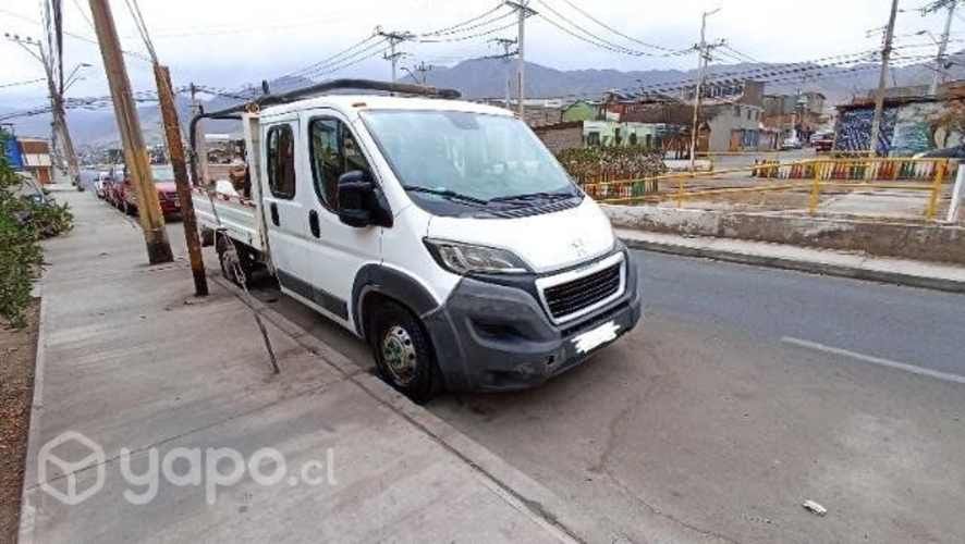 Se vende Peugeot boxer doble cabina