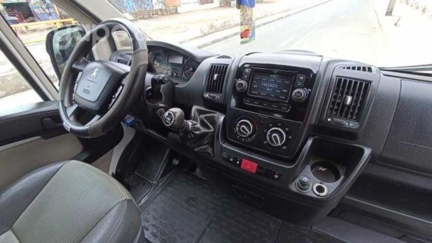 Se vende Peugeot boxer doble cabina