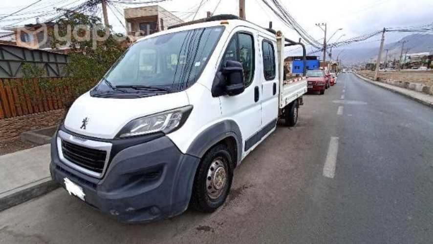 Se vende Peugeot boxer doble cabina