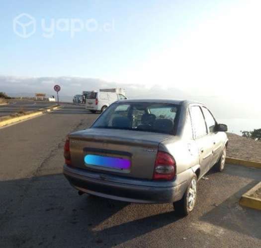 CHEVROLET CORSA año 2001