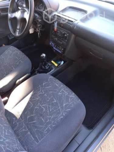 CHEVROLET CORSA año 2001