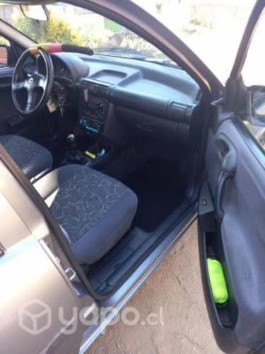 CHEVROLET CORSA año 2001