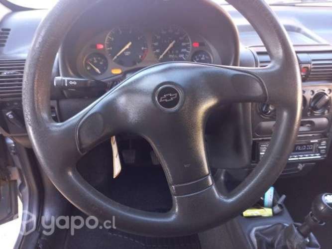 CHEVROLET CORSA año 2001