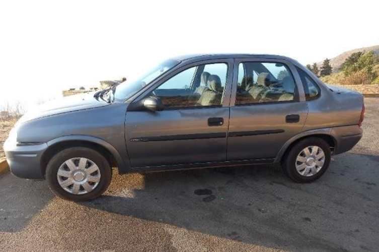 CHEVROLET CORSA año 2001