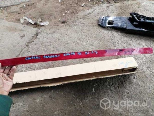 Moldura central portalon hyundai santa fe 21-23