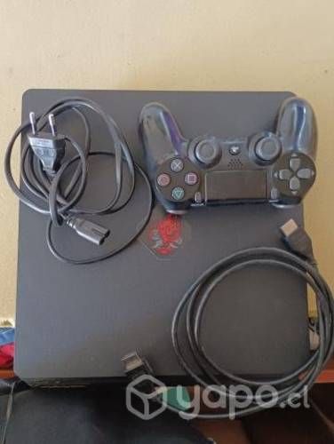 Play Station 4 en buen estado con juegos digitales
