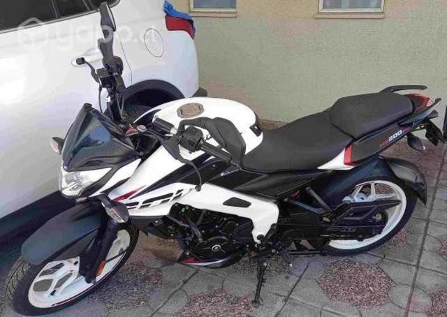 Bajaj pulsar 200NS fi