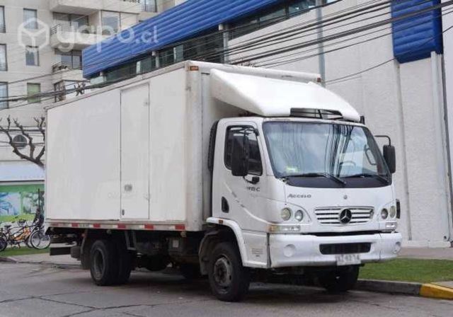 Vendo 2004 Mercedes Benz 915C37