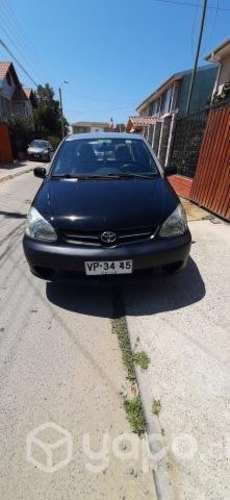 Vendo toyota yaris ecco año 2003