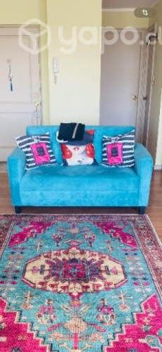 Bello sofá dos cuerpos turquesa