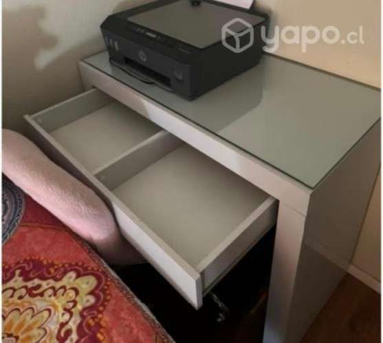 Escritorio con silla
