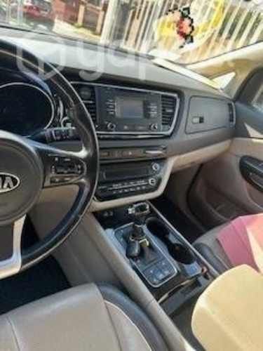 Kia motors grand carnival 2017
