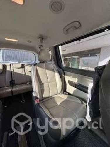 Kia motors grand carnival 2017